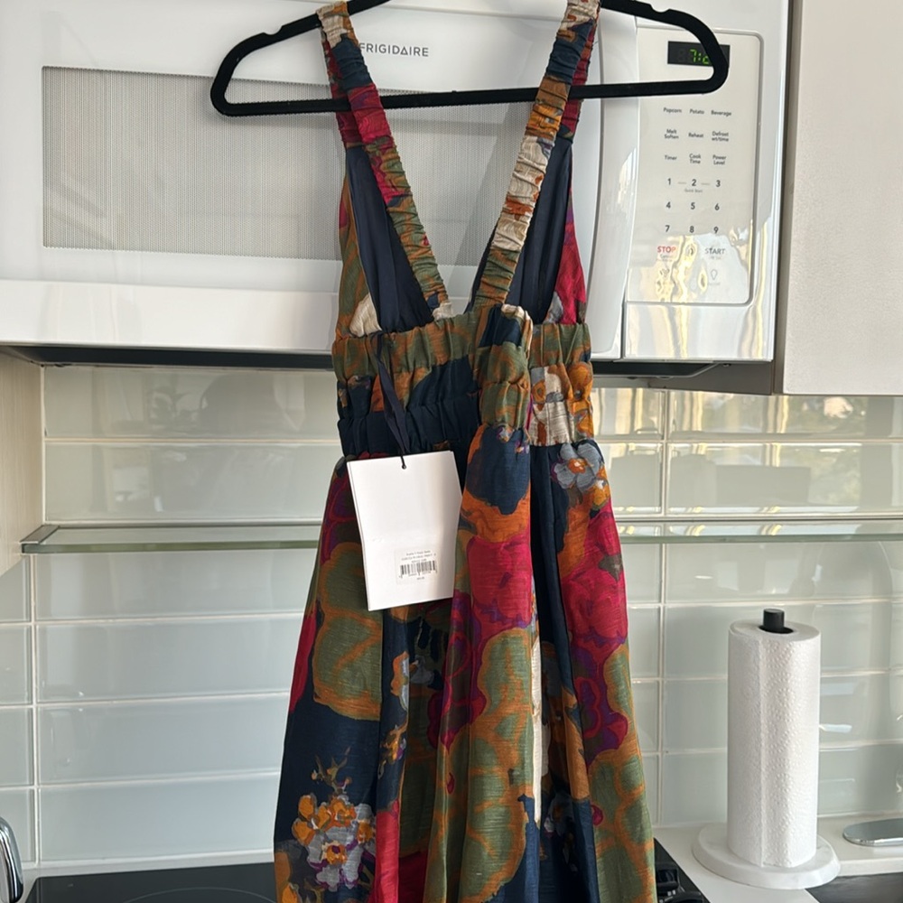 Sir Bonita v neck gown - Picture 3 of 5
